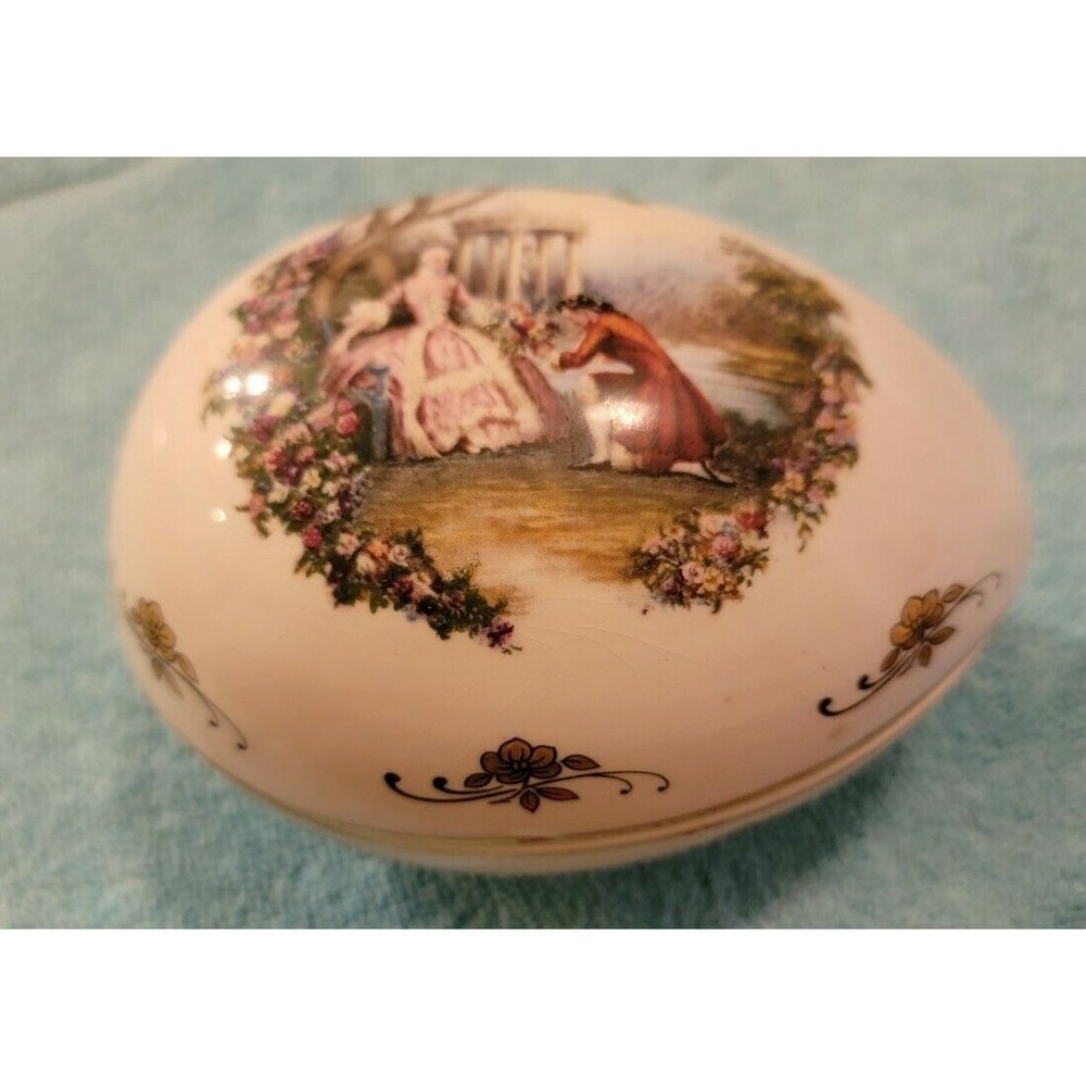 Lord Nelson‎ Pottery decorative egg - Love Scene- Ceramic